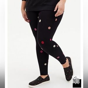 Never worn. Tags attached. Full length signature waist premium leggings.